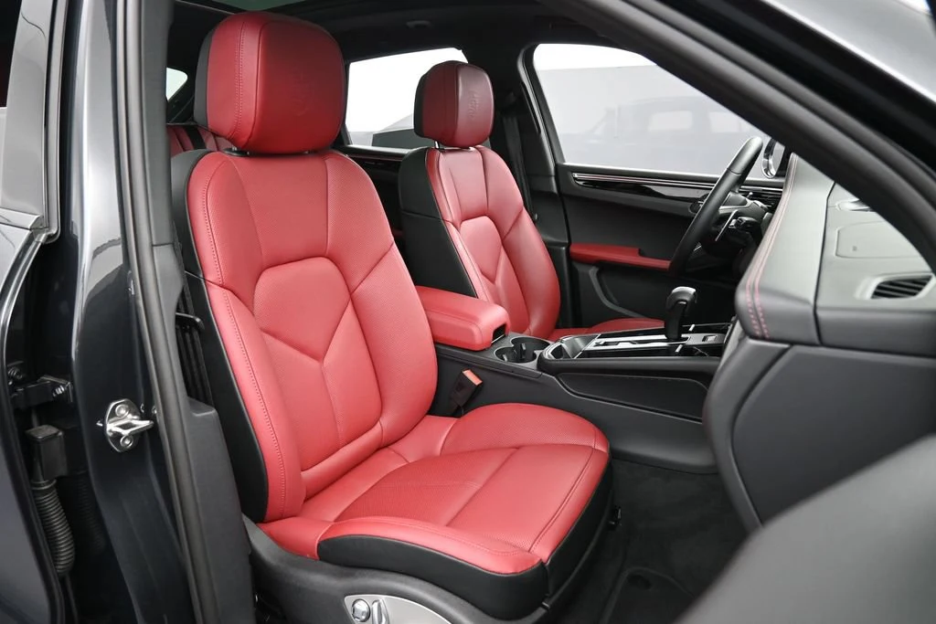 2026 Porsche Macan interior, seats, Black/Bordeaux Red