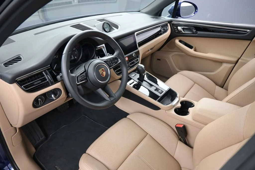 2026 Porsche Macan interior, Black/Mojave Beige