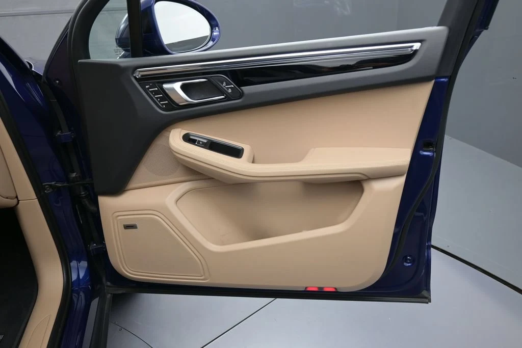 2026 Porsche Macan interior, door panel, Black/Mojave Beige