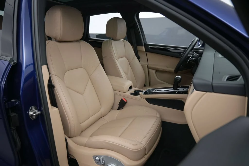 2026 Porsche Macan interior, seats, Black/Mojave Beige