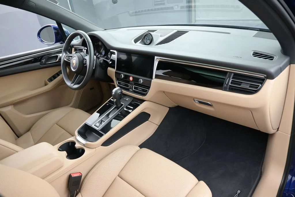 2026 Porsche Macan interior, Black/Mojave Beige