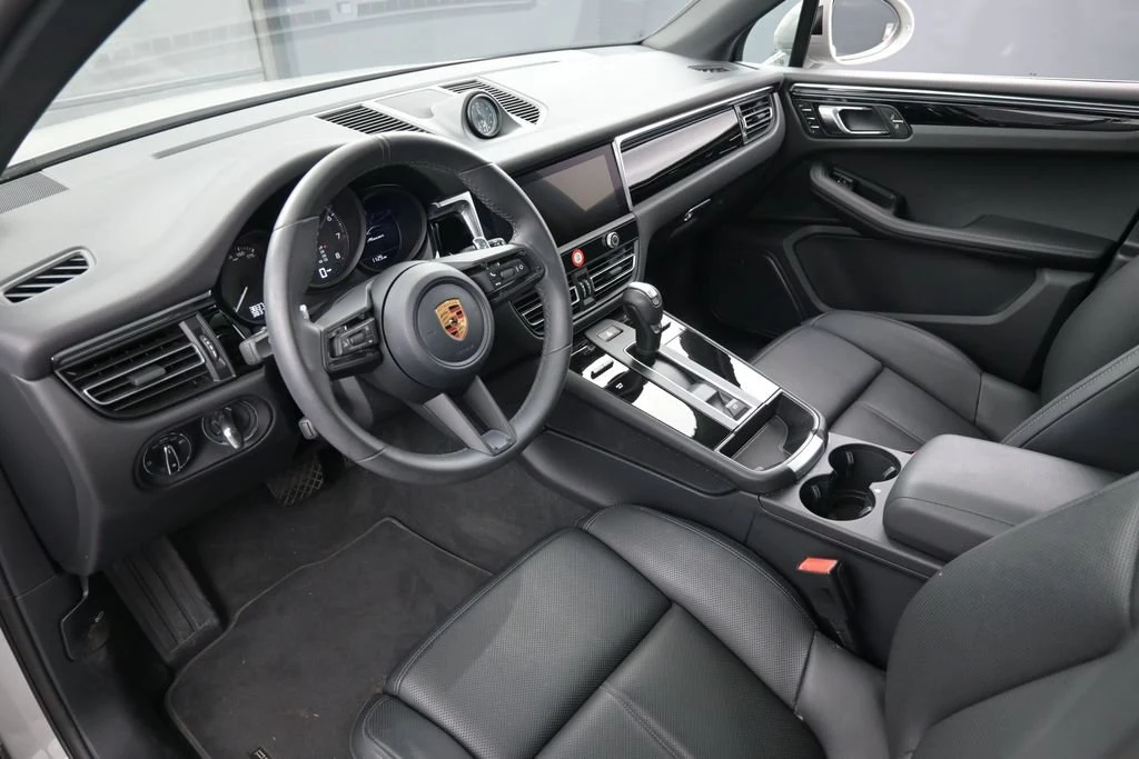 2026 Porsche Macan interior, dashboard, Black