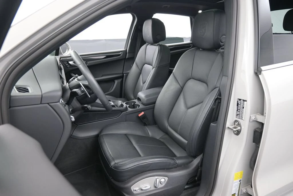 2026 Porsche Macan interior, seats, Black