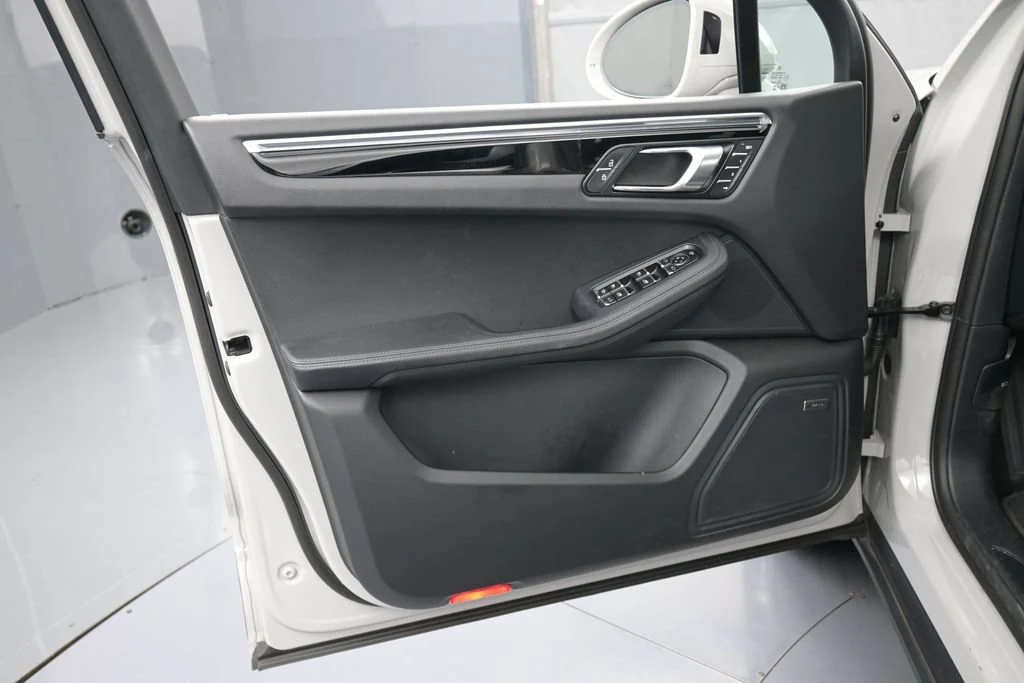 2026 Porsche Macan interior, door panel, Black