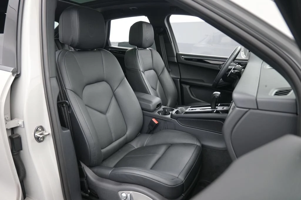 2026 Porsche Macan interior, seats, Black