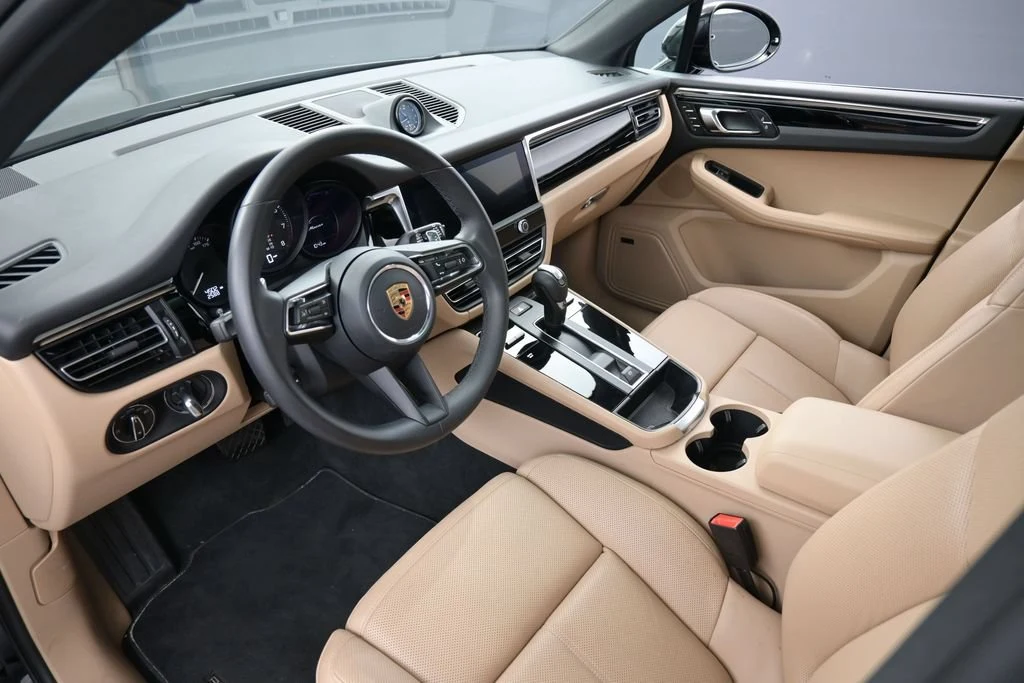 2026 Porsche Macan interior, Black/Bordeaux Red