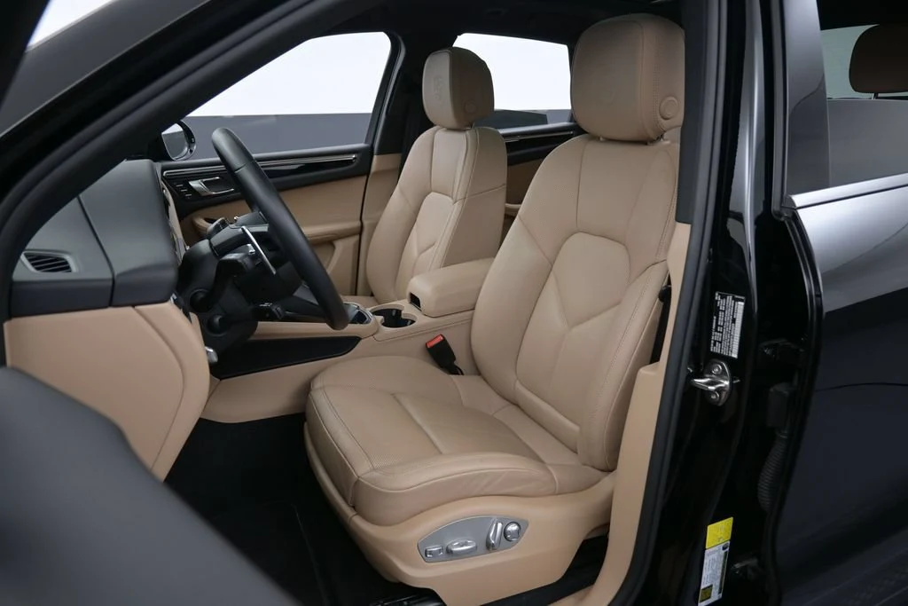 2026 Porsche Macan interior, seats, Black/Bordeaux Red