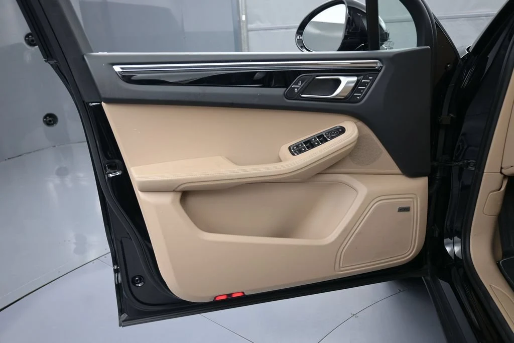 2026 Porsche Macan interior, door panel, Black/Bordeaux Red