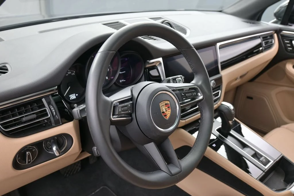 2026 Porsche Macan interior, Black/Bordeaux Red