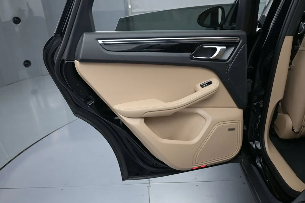2026 Porsche Macan interior, door panel, Black/Bordeaux Red