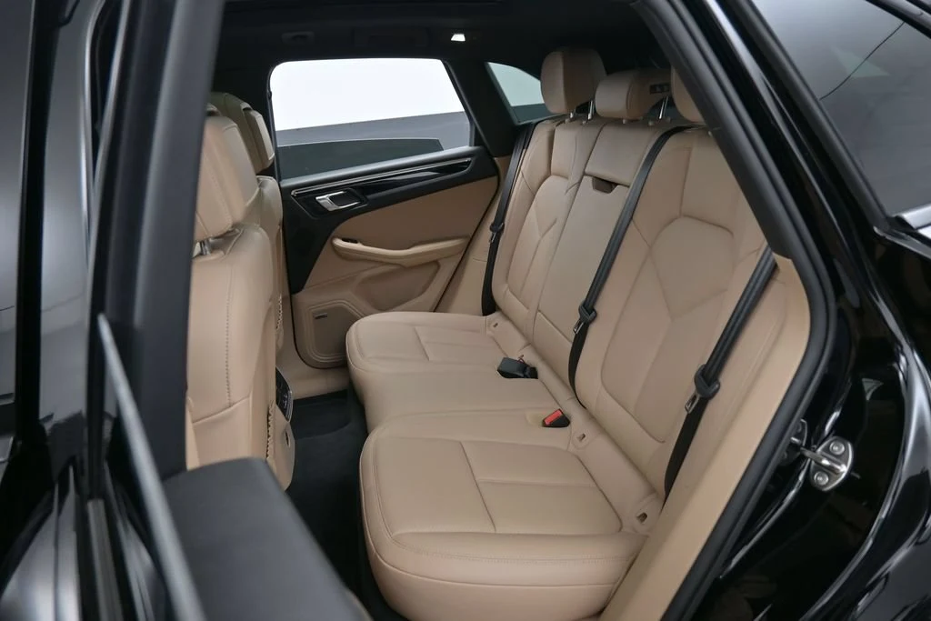2026 Porsche Macan interior, seats, Black/Bordeaux Red