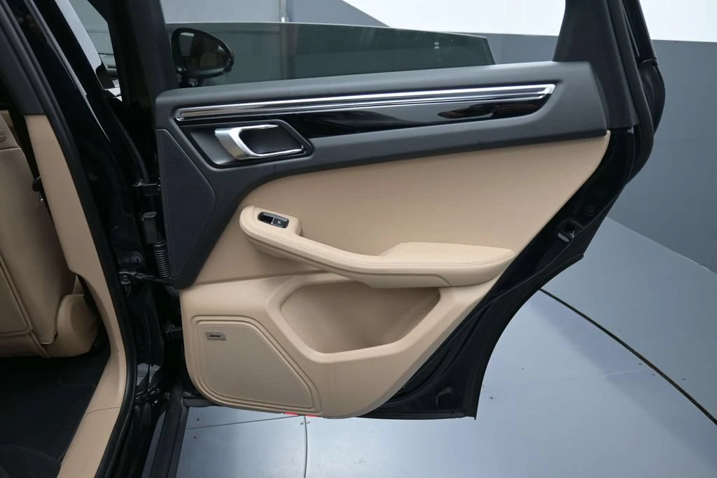 2026 Porsche Macan interior, door panel, Black/Bordeaux Red