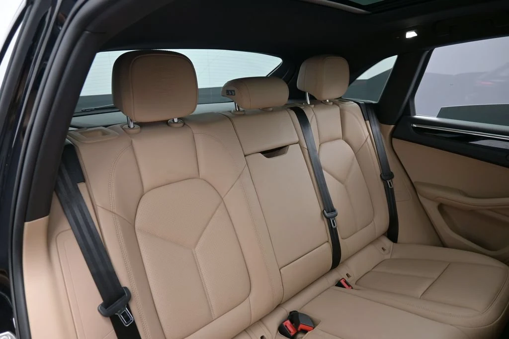 2026 Porsche Macan interior, seats, Black/Bordeaux Red