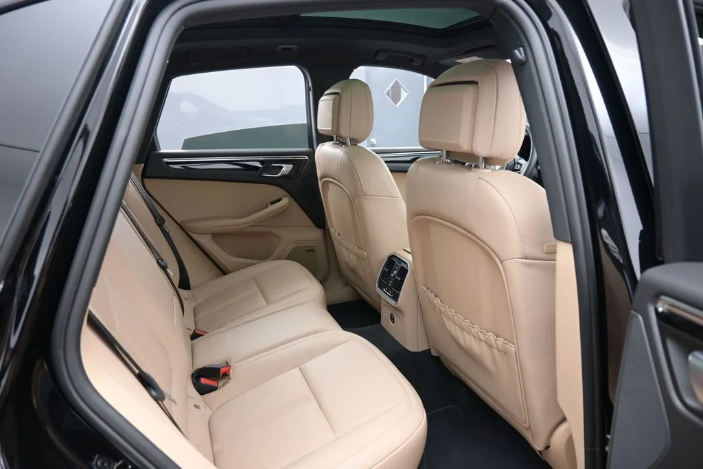 2026 Porsche Macan interior, seats, Black/Bordeaux Red
