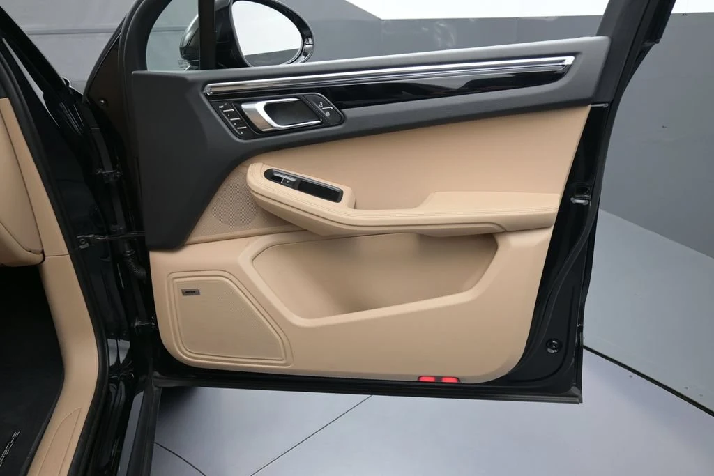 2026 Porsche Macan interior, door panel, Black/Bordeaux Red