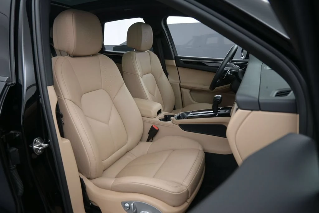 2026 Porsche Macan interior, seats, Black/Bordeaux Red