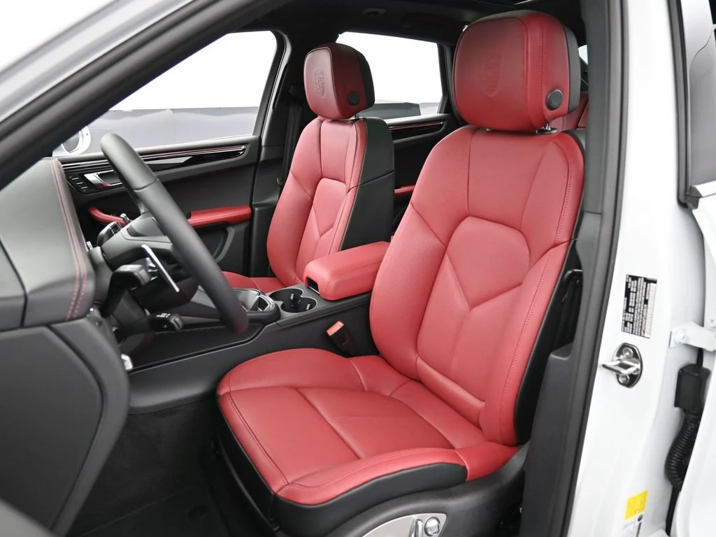 2026 Porsche Macan interior, seats, Black/Bordeaux Red