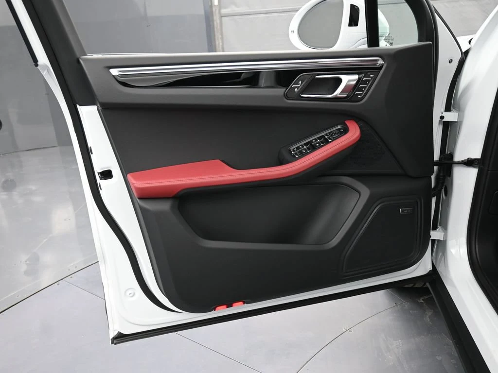 2026 Porsche Macan interior, door panel, Black/Bordeaux Red