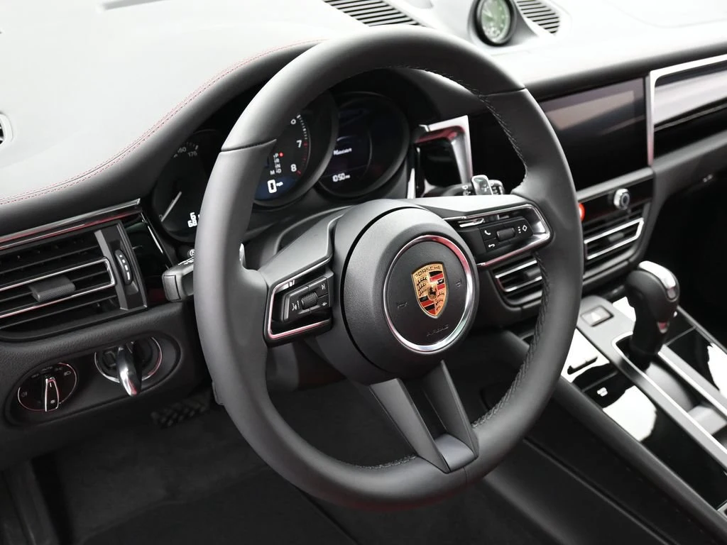 2026 Porsche Macan interior, Black/Bordeaux Red