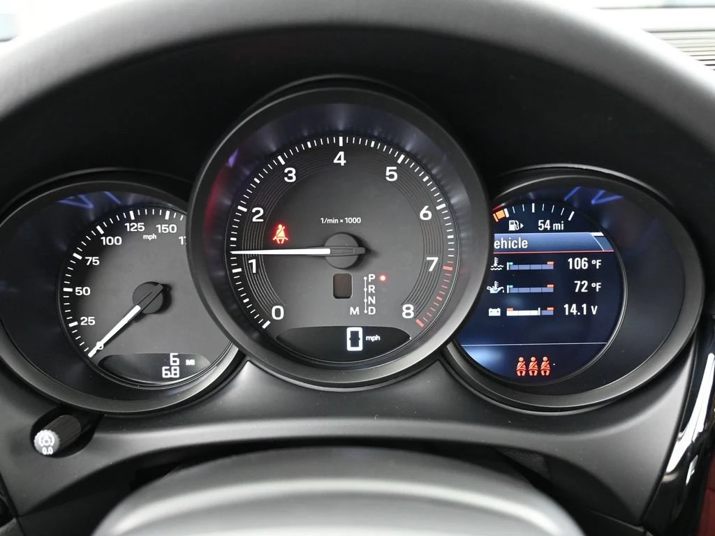2026 Porsche Macan interior, Black/Bordeaux Red