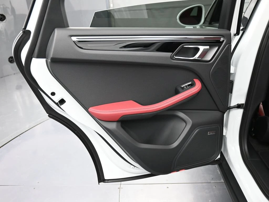 2026 Porsche Macan interior, door panel, Black/Bordeaux Red