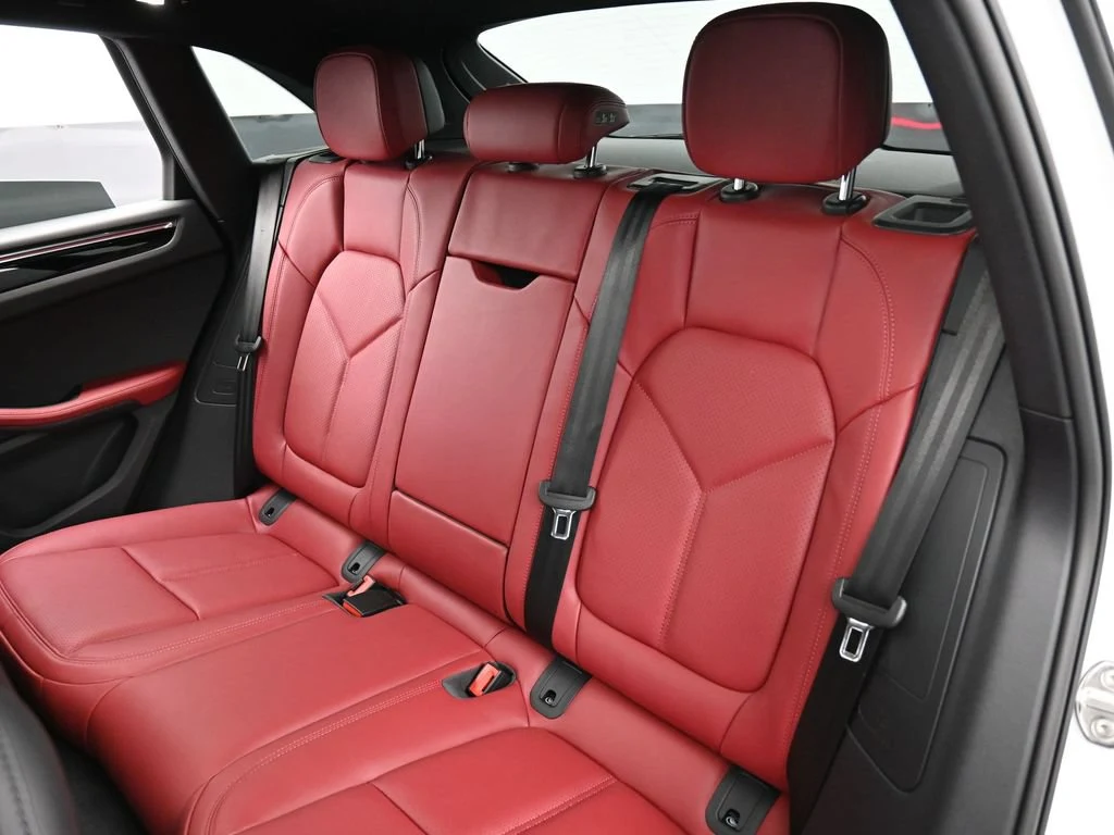 2026 Porsche Macan interior, seats, Black/Bordeaux Red