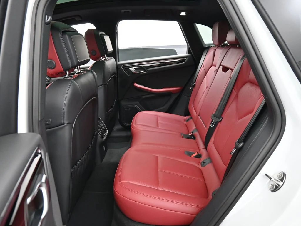 2026 Porsche Macan interior, seats, Black/Bordeaux Red