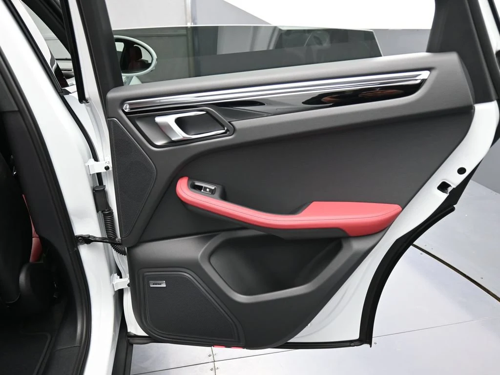 2026 Porsche Macan interior, door panel, Black/Bordeaux Red