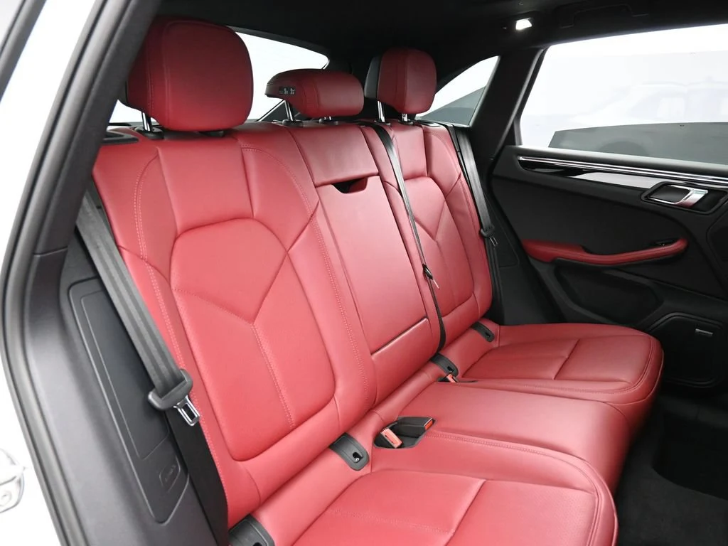 2026 Porsche Macan interior, seats, Black/Bordeaux Red