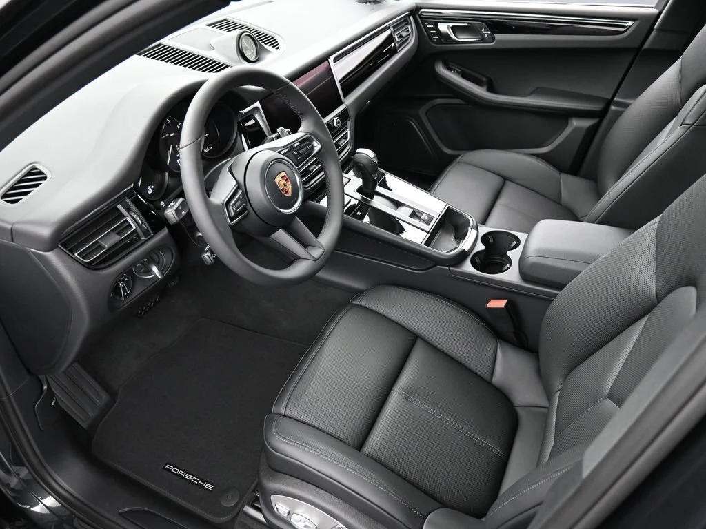 2026 Porsche Macan interior