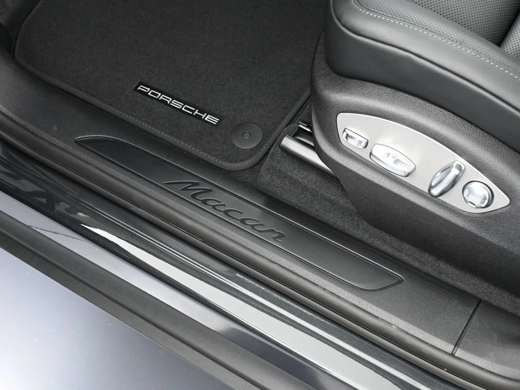 2026 Porsche Macan interior, door sill