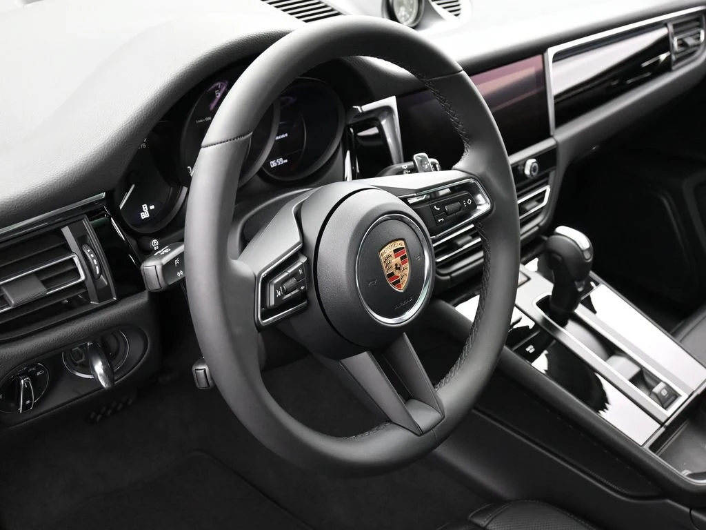 2026 Porsche Macan interior