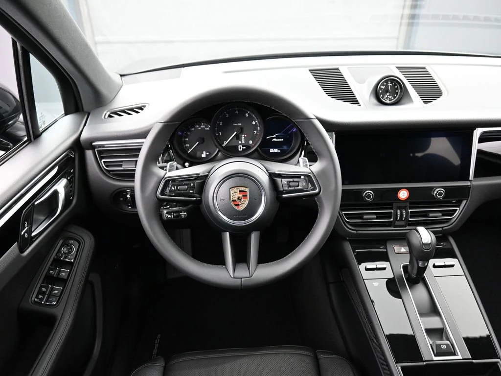 2026 Porsche Macan interior, dashboard