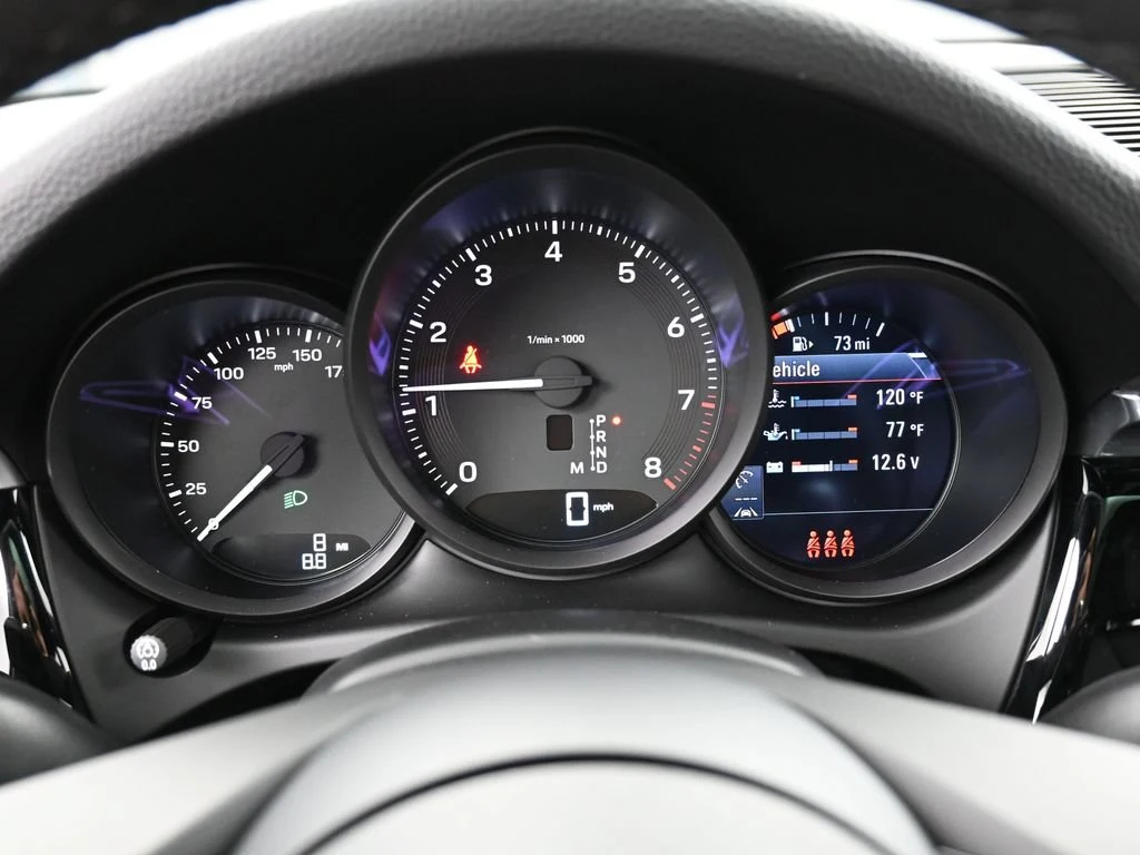 2026 Porsche Macan interior