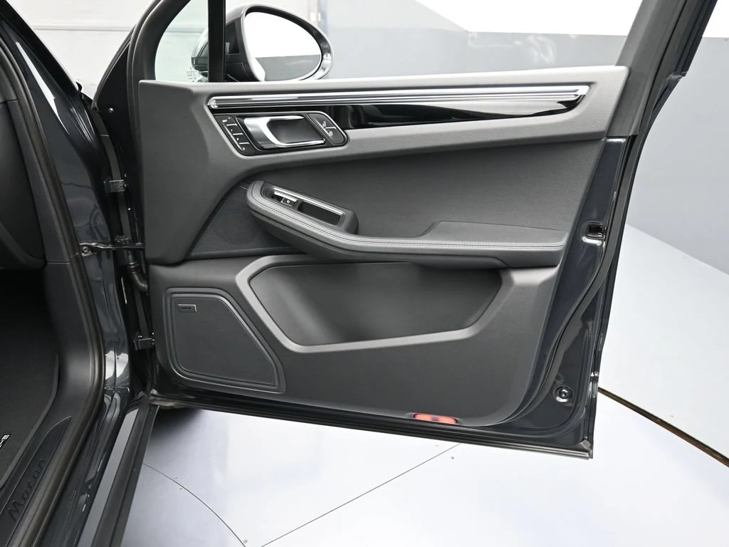 2026 Porsche Macan interior, door panel