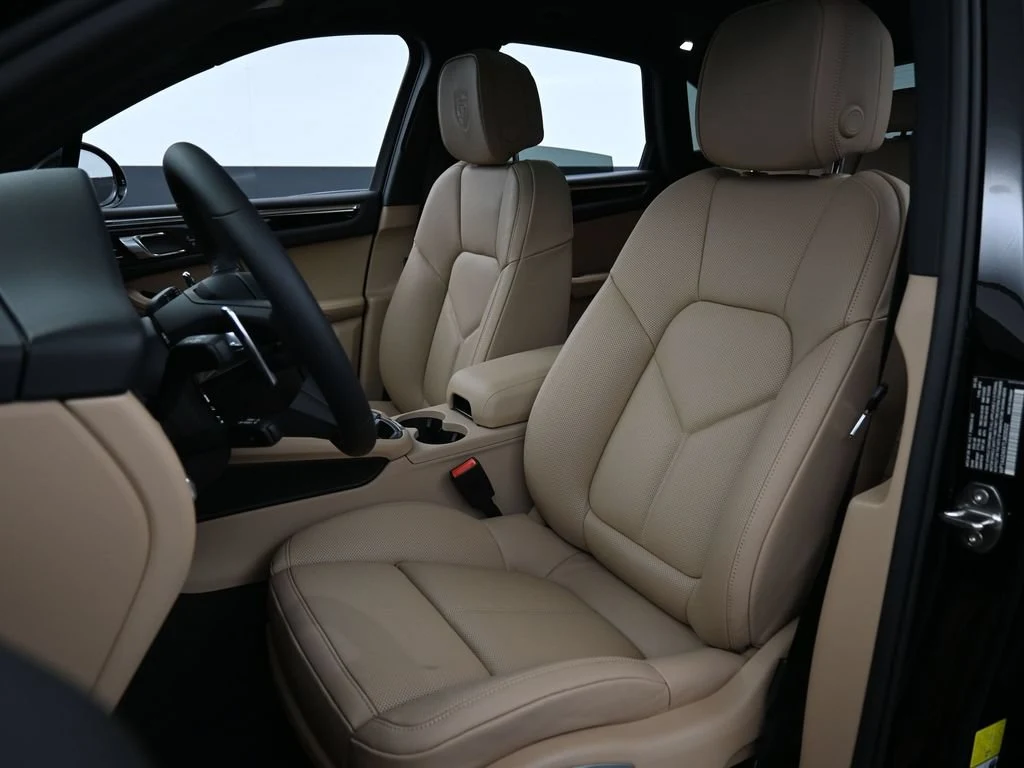2026 Porsche Macan interior, seats, Black/Mojave Beige