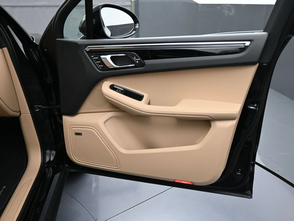 2026 Porsche Macan interior, door panel, Black/Mojave Beige