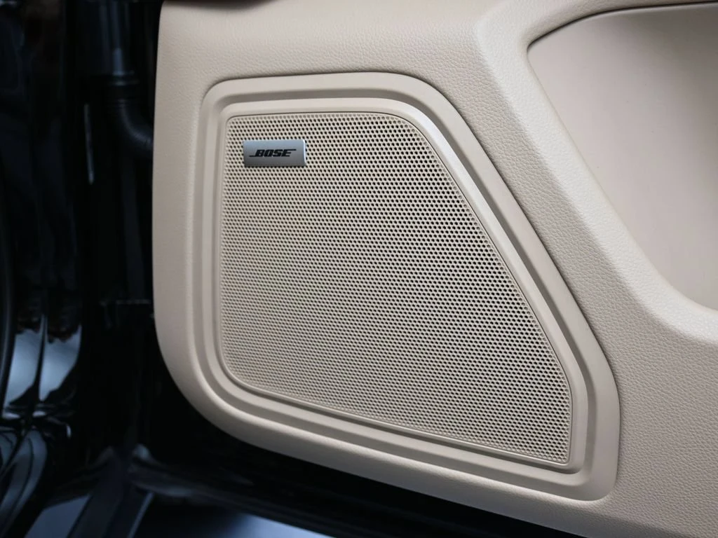 2026 Porsche Macan interior, door panel, Black/Mojave Beige
