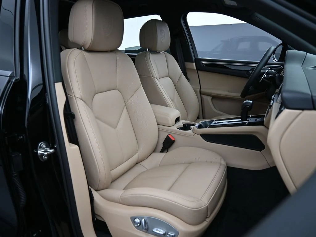 2026 Porsche Macan interior, seats, Black/Mojave Beige