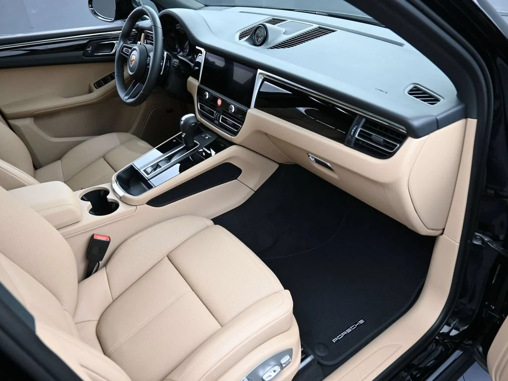 2026 Porsche Macan interior, Black/Mojave Beige