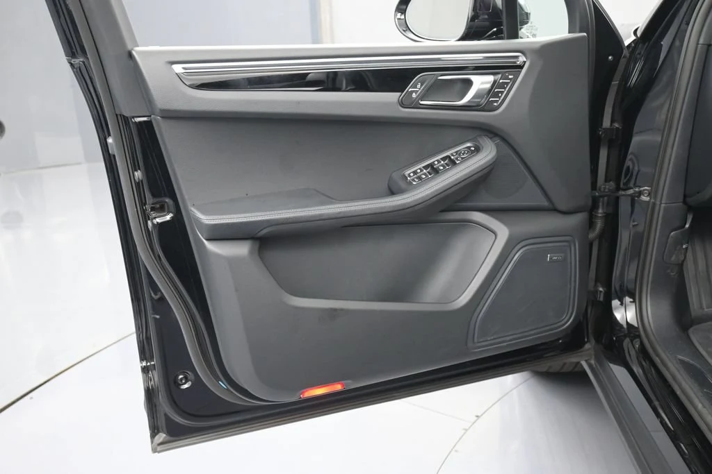 2026 Porsche Macan interior, door panel, Black