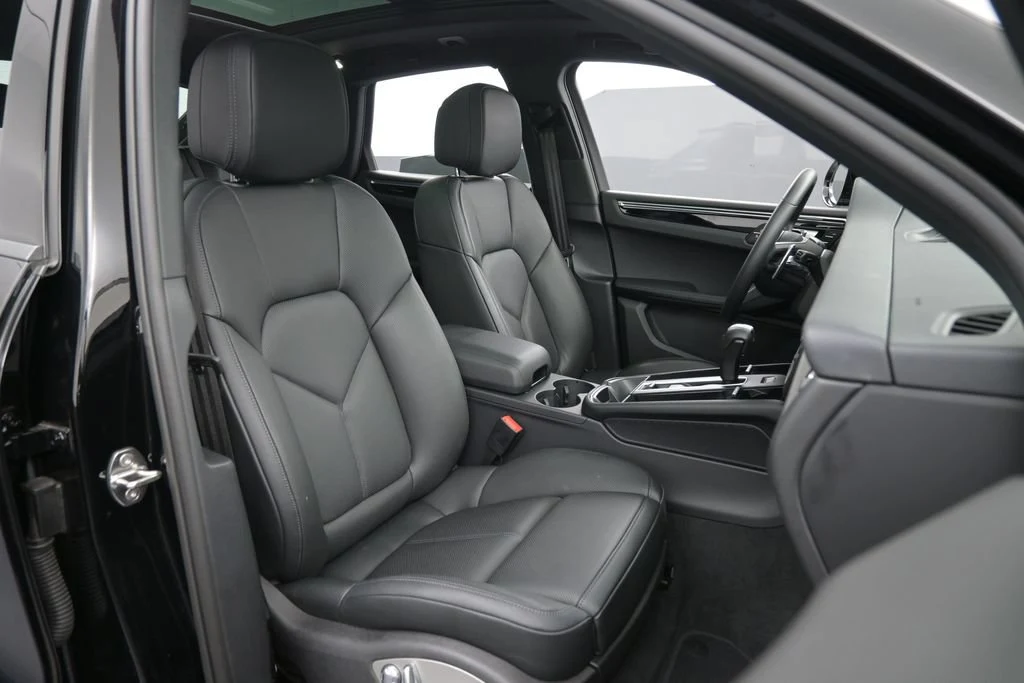 2026 Porsche Macan interior, seats, Black