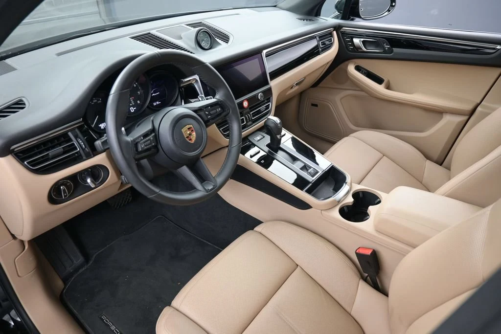 2026 Porsche Macan interior, Black/Mojave Beige