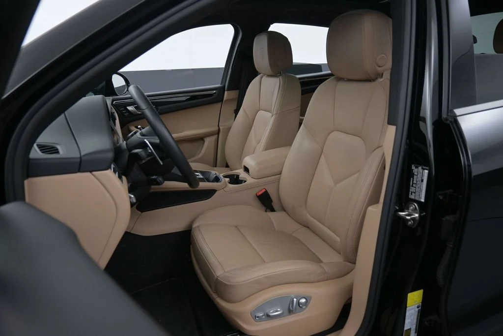 2026 Porsche Macan interior, seats, Black/Mojave Beige