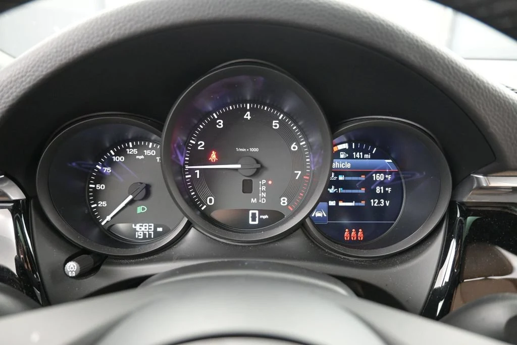 2026 Porsche Macan interior, Black/Mojave Beige