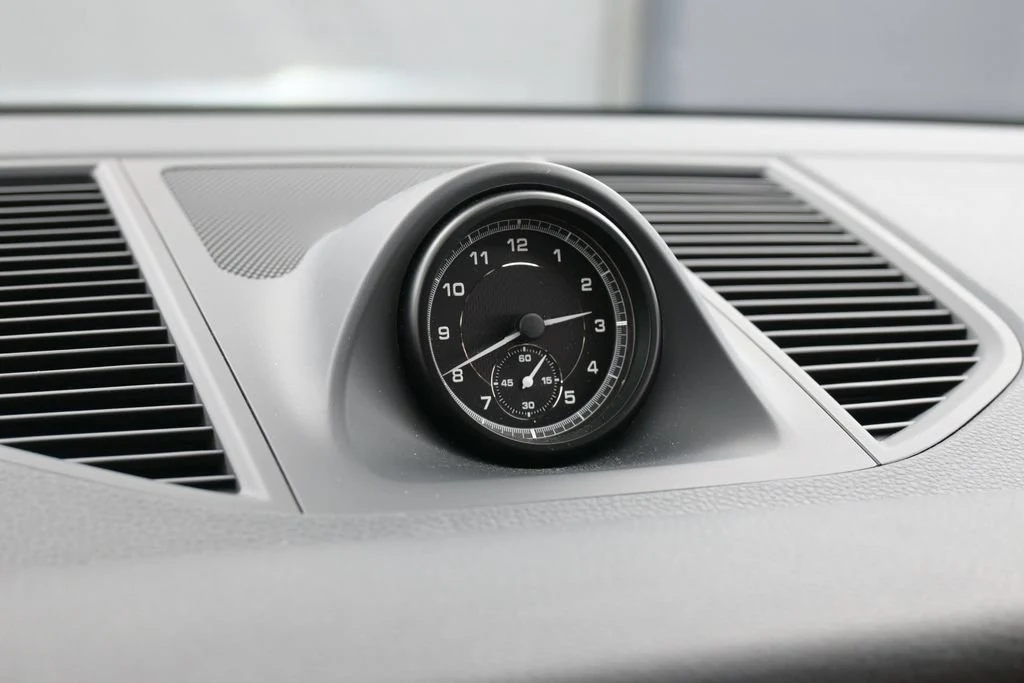 2026 Porsche Macan interior, Black/Mojave Beige