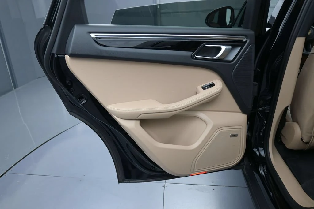 2026 Porsche Macan interior, door panel, Black/Mojave Beige