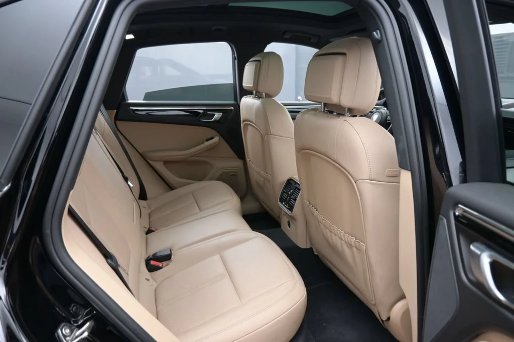 2026 Porsche Macan interior, seats, Black/Mojave Beige