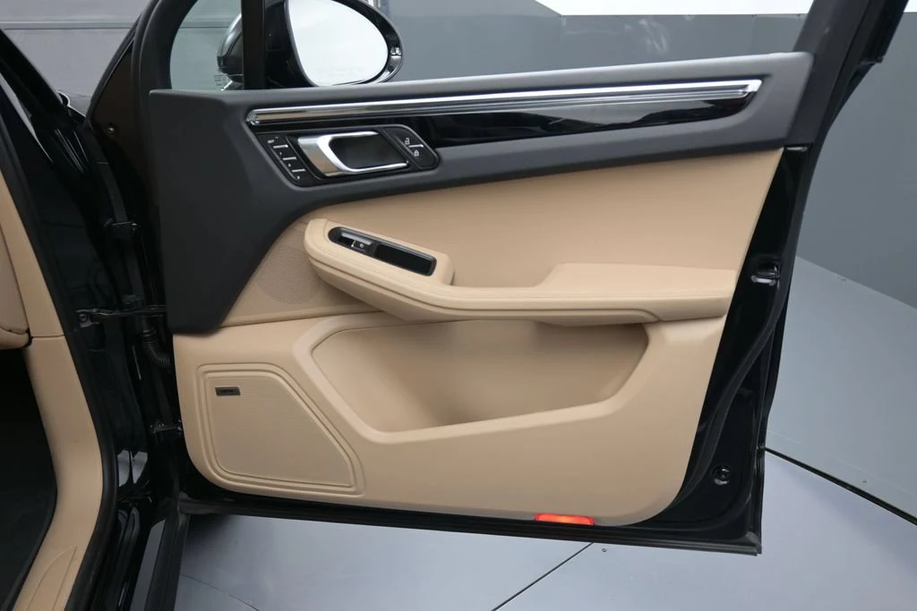 2026 Porsche Macan interior, door panel, Black/Mojave Beige