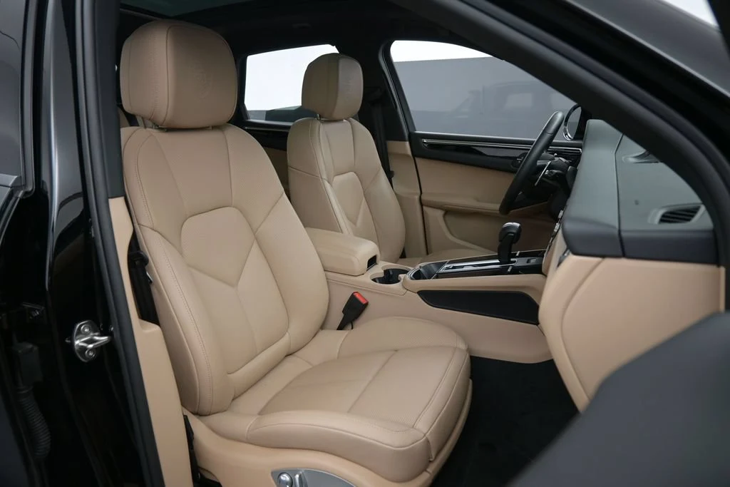 2026 Porsche Macan interior, seats, Black/Mojave Beige